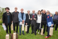 Gualtiero Marchesi, ospite d'onore di Gioielli in Fermento 2015, con gli artisti premiati e per agc Maria Rosa Franzin, Gigi Mariani, ed Eliana Negroni curatrice del progetto.