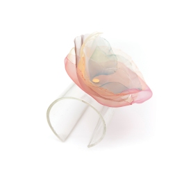 Paola Mirai, Peach flower, handmade polymer, gold, fine Japanese organza, cuff bracelet, 2017, Gioielli in Fermento Master Collection, ph. Clara Judica